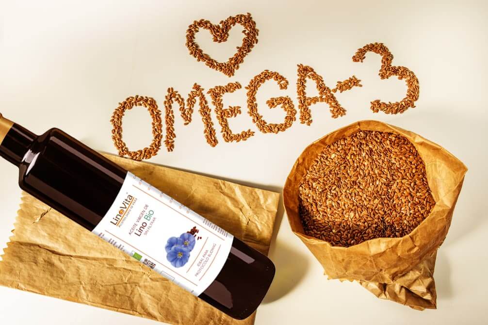 corazon omega 3 semillas de lino linaza grasa esencial ala botella de lino linovita sobre papel